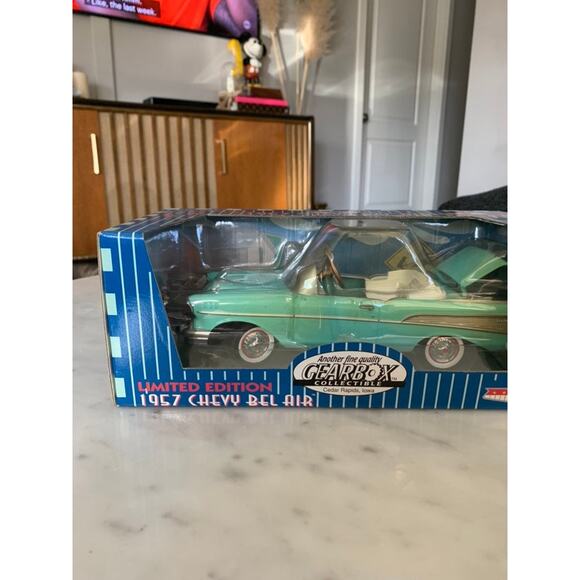 NIB Vintage Limited Edition 1:18 1957 Chevy Bel Air Surf Green Die-Cast Car - Picture 6 of 11